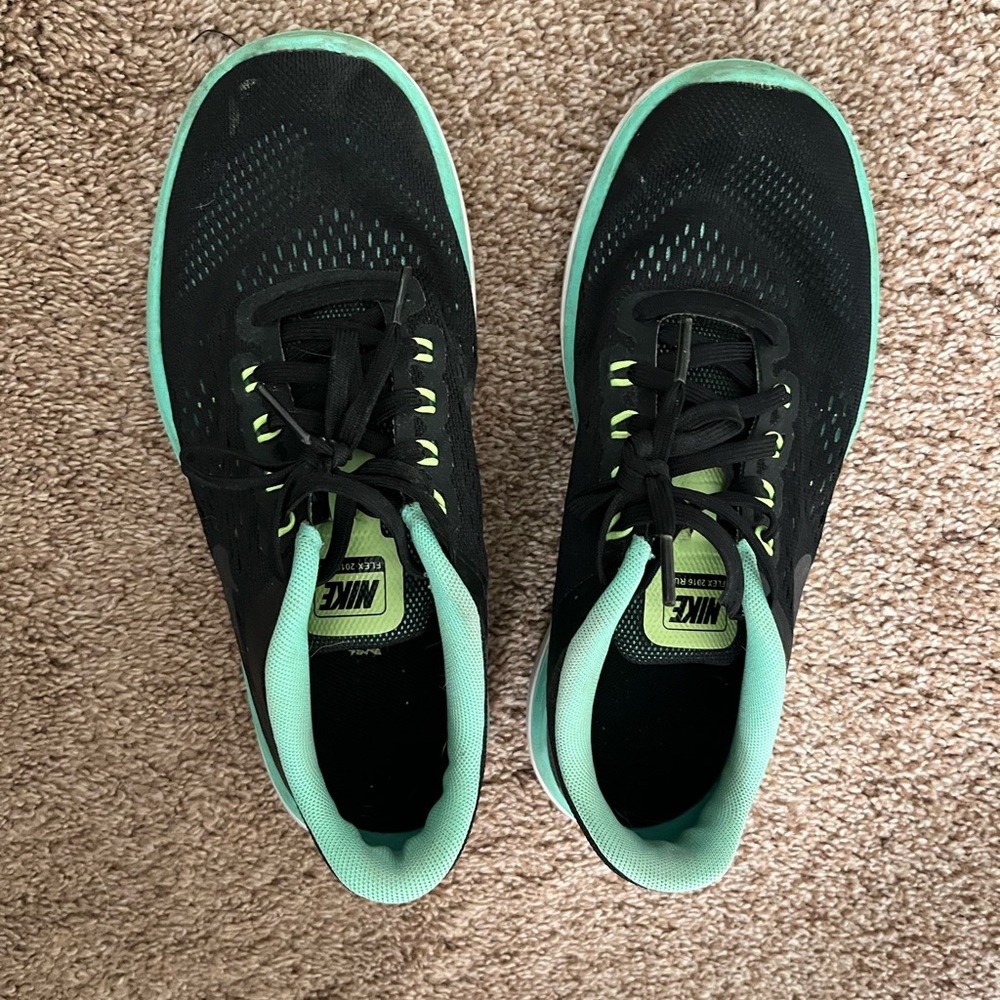 Women’s Nike sneakers